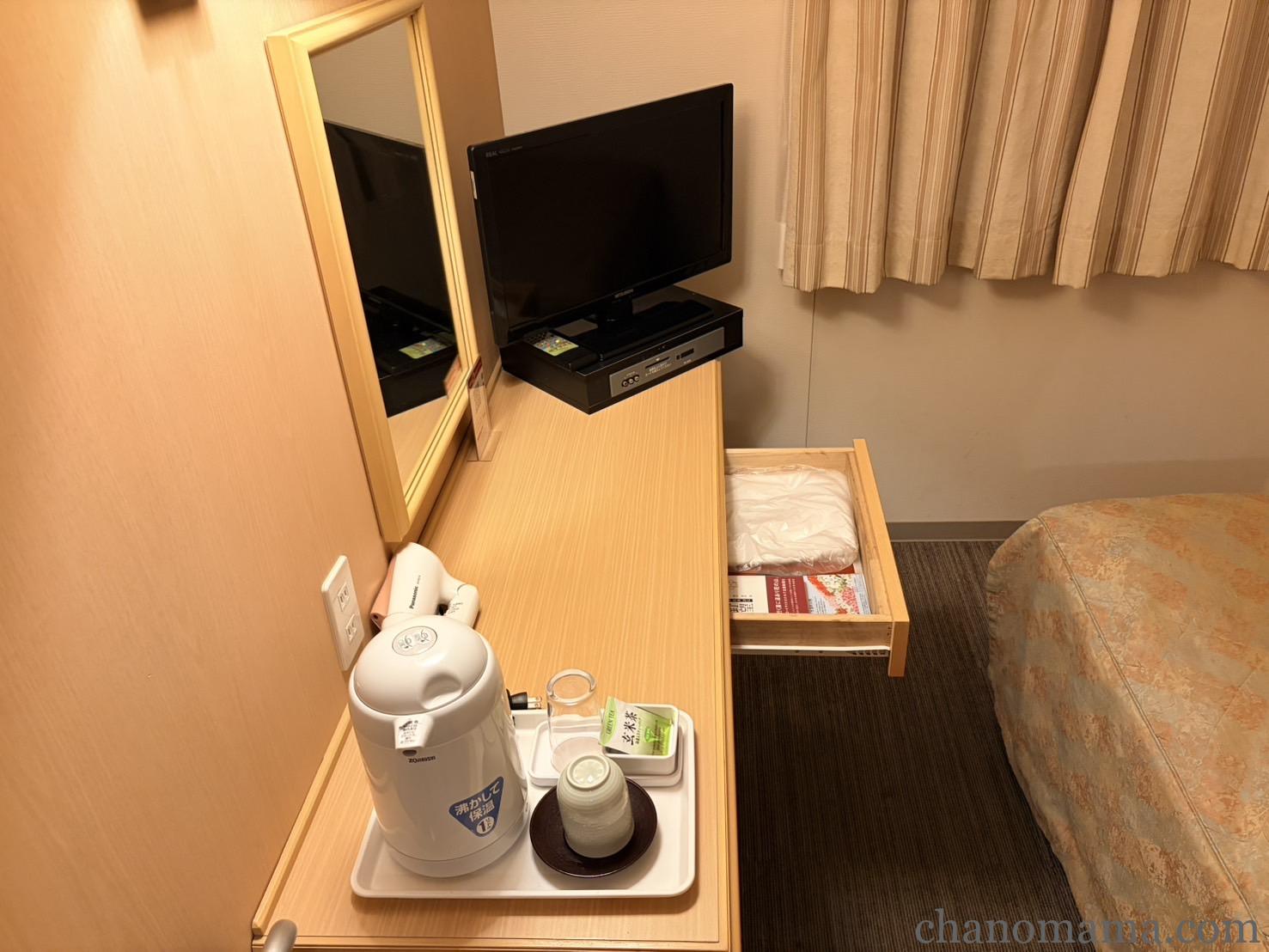 HOTEL AZ 長崎雲仙店 デスク周り