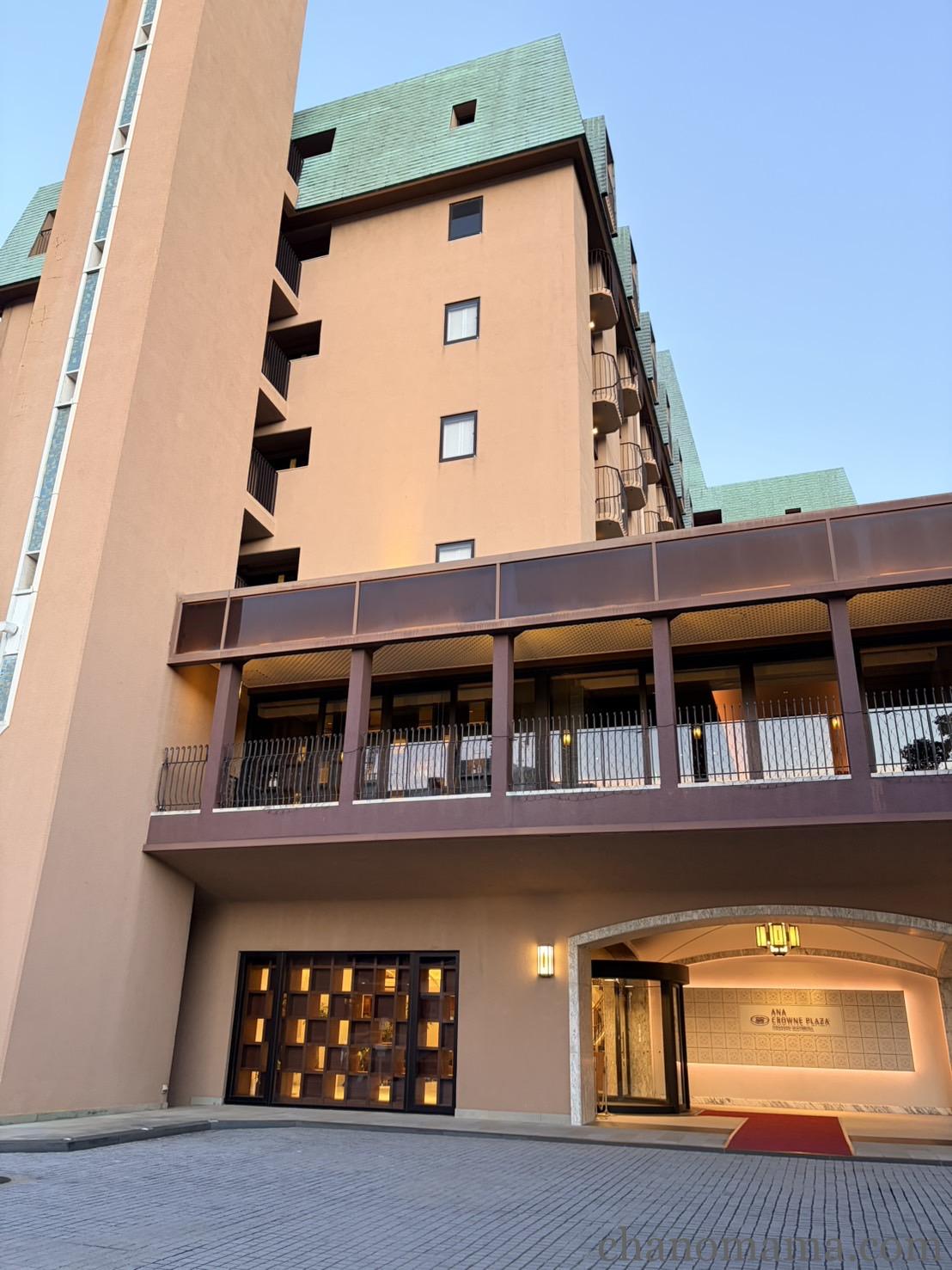 ANAクラウンプラザホテル長崎グラバーヒルの外観・緑の屋根の建物全景