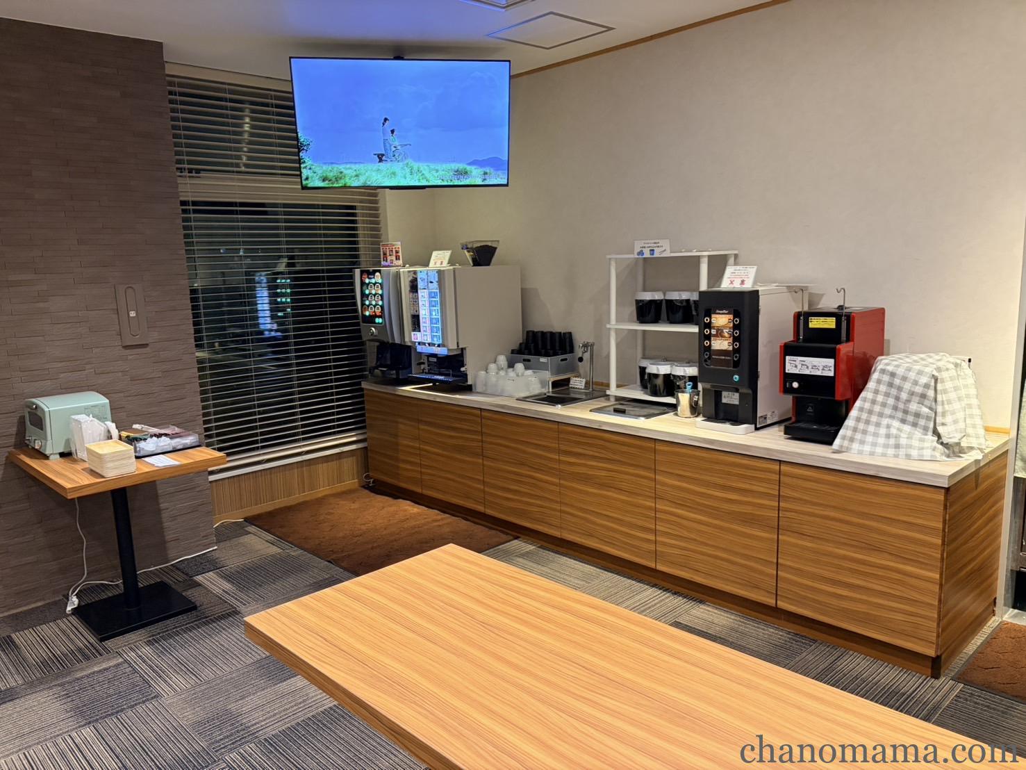 アミスタホテル松浦の1階ラウンジ（朝食・ドリンクバーのスペース）