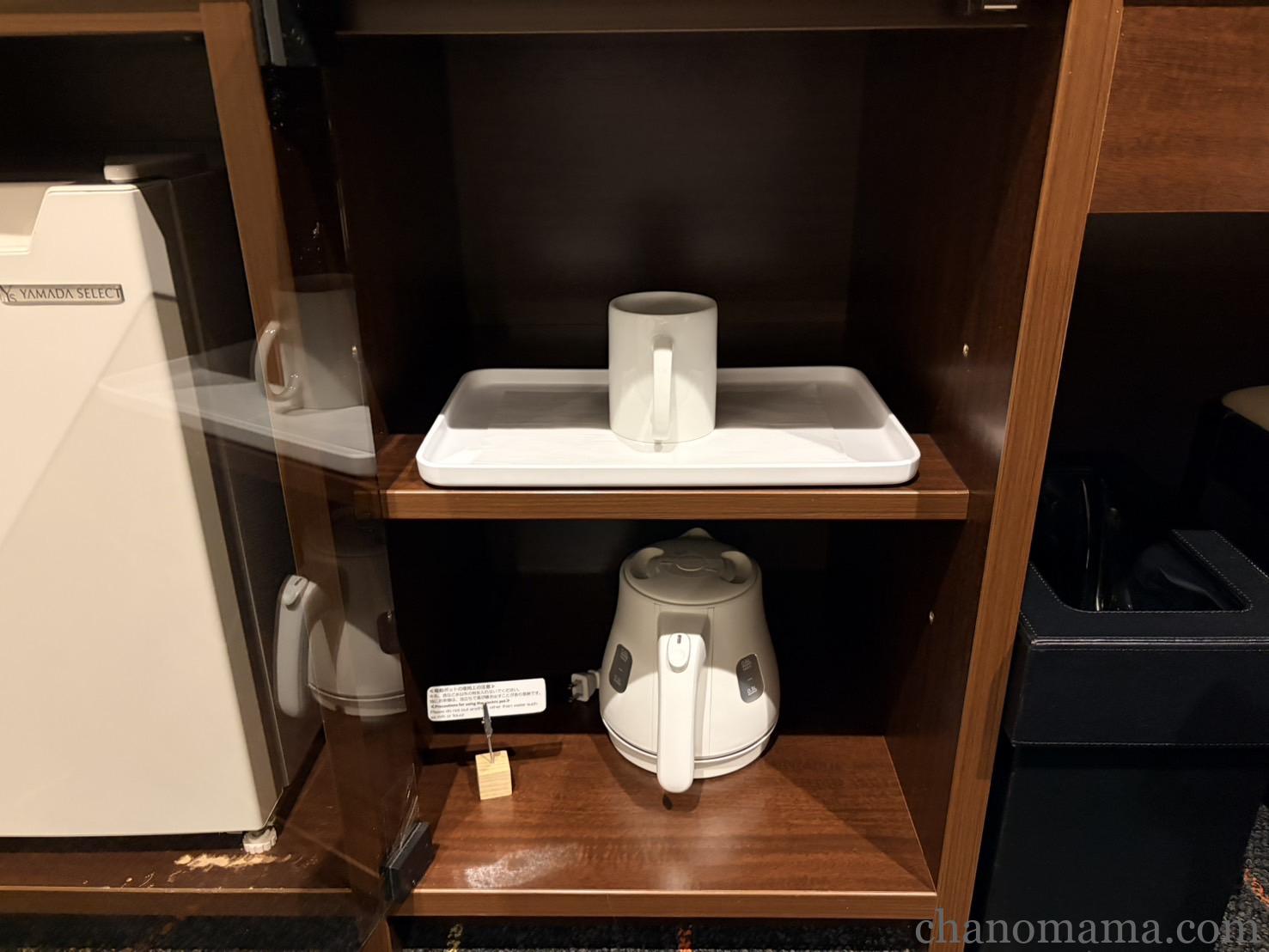 ホテルグランデはがくれの客室の冷蔵庫と電気ケトル
